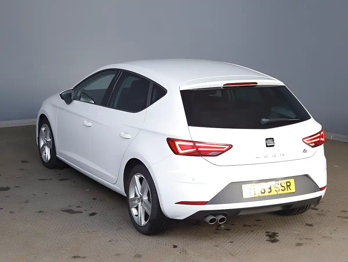 Used 2019 SEAT Leon Fr White - Interior and Exterior details 4