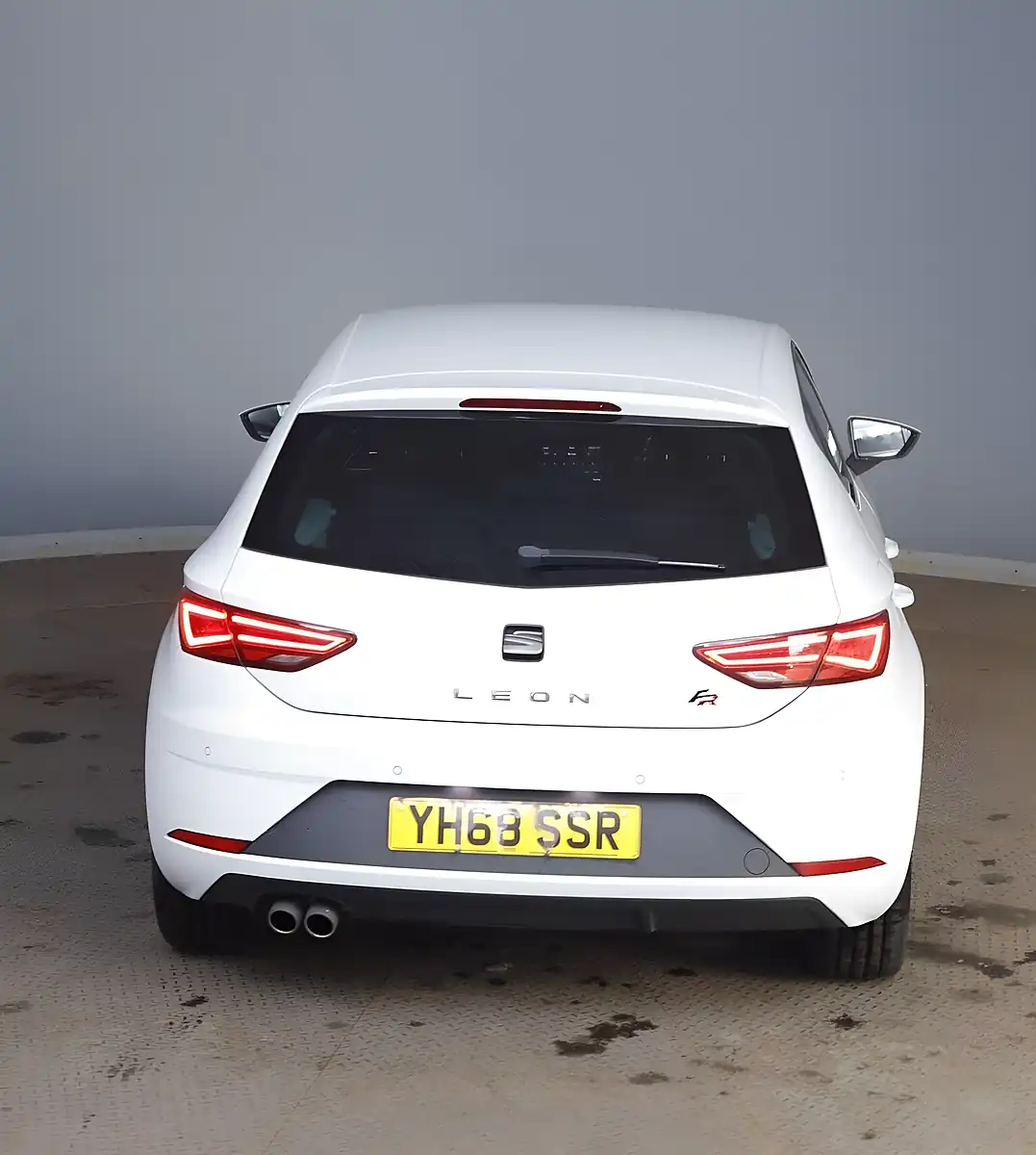 Used 2019 SEAT Leon Fr White - Interior and Exterior details 6