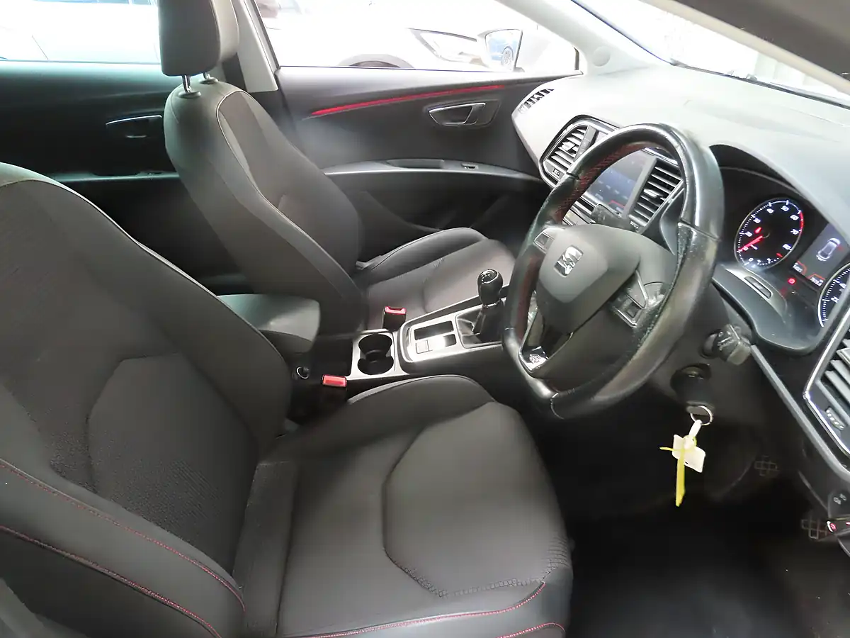 Used 2019 SEAT Leon Fr White - Interior and Exterior details 7