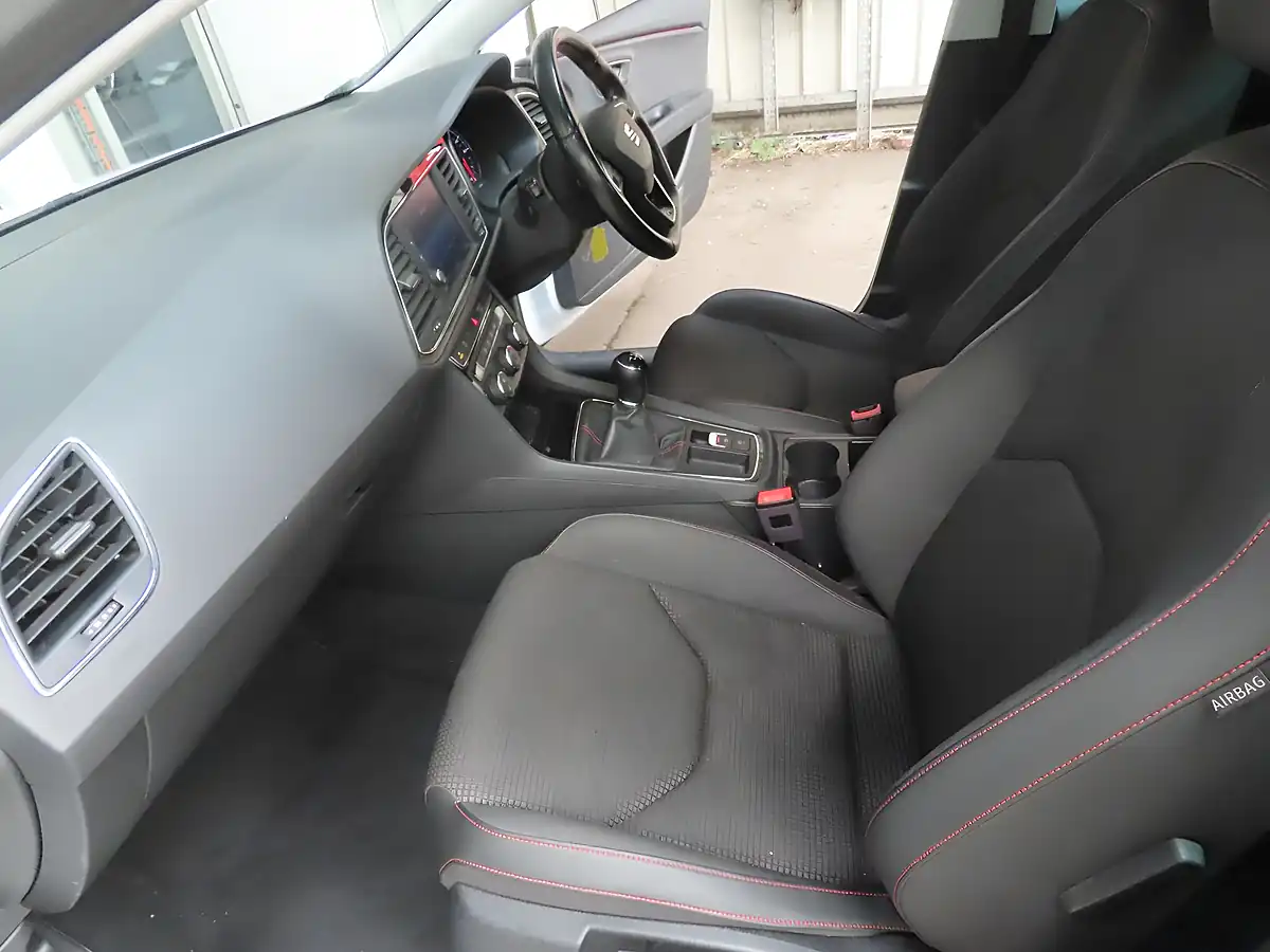 Used 2019 SEAT Leon Fr White - Interior and Exterior details 8