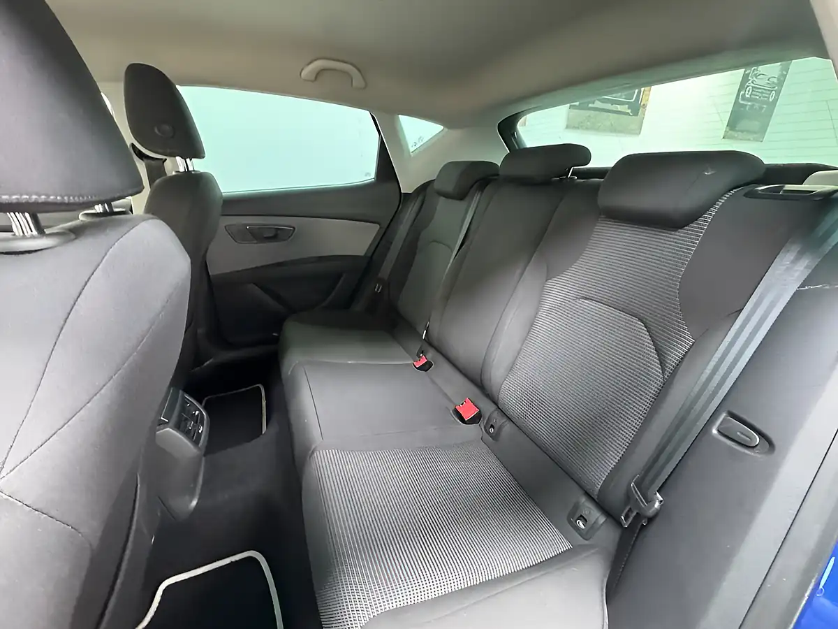 Used 2019 SEAT Leon Se Dynamic Blue - Interior and Exterior details 13