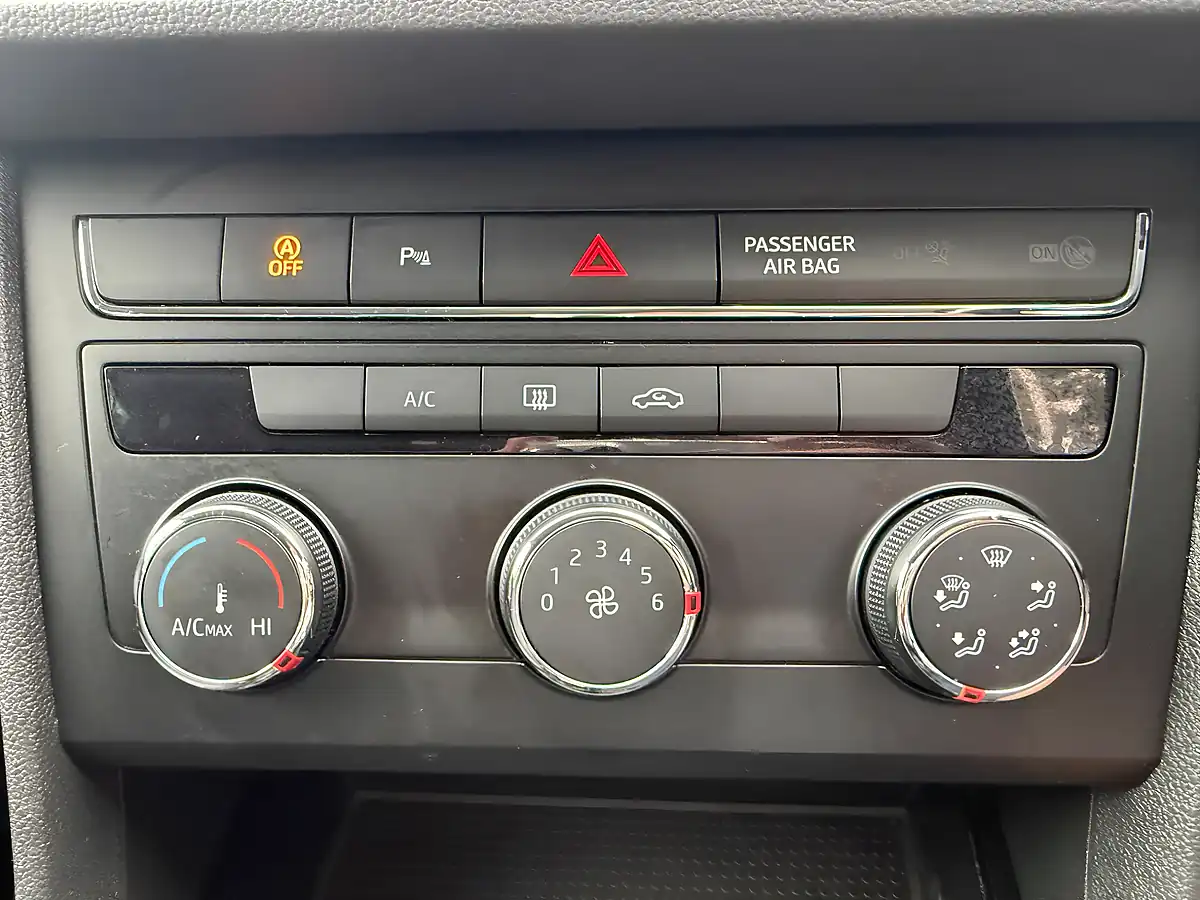 Used 2019 SEAT Leon Se Dynamic Blue - Interior and Exterior details 14