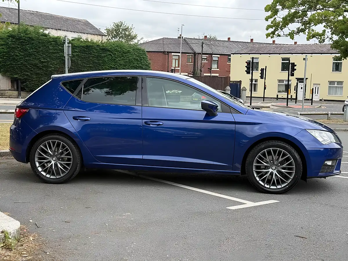 Used 2019 SEAT Leon Se Dynamic Blue - Interior and Exterior details 8