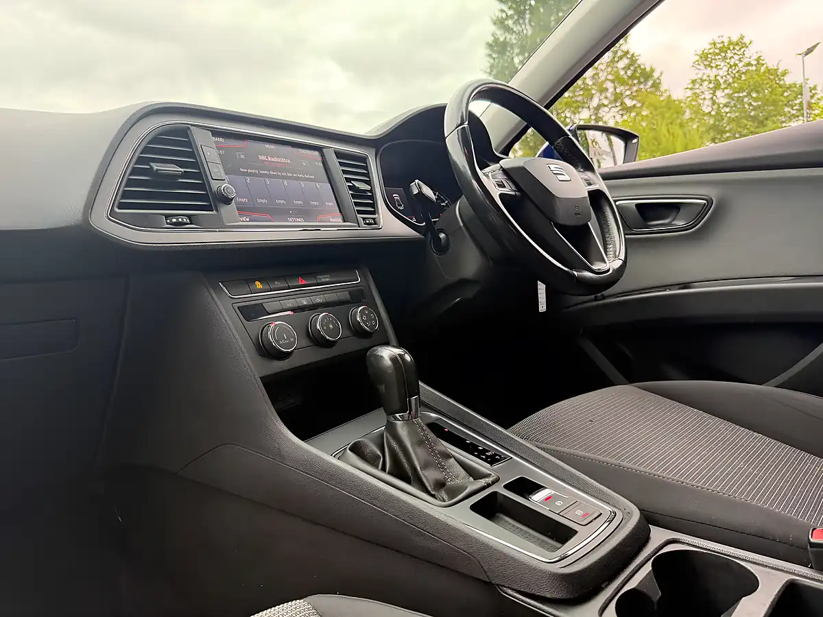 Used 2019 SEAT Leon Se Dynamic Blue - Interior and Exterior details 9