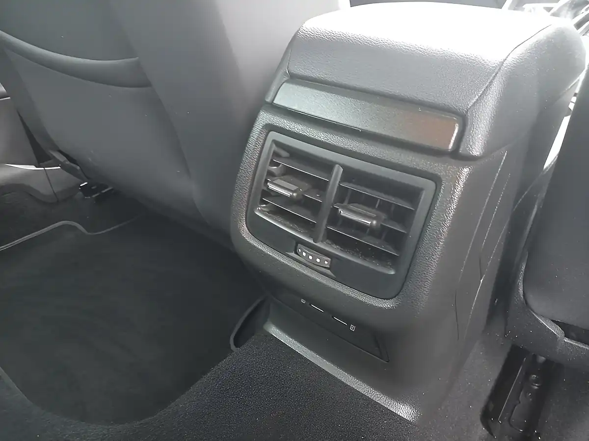 Used 2019 SEAT Leon Se Dynamic [ez] Silver - Interior and Exterior details 10