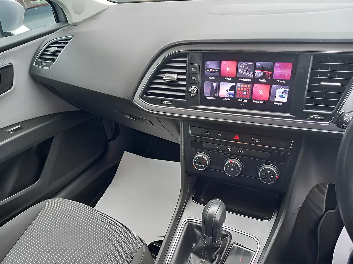 Used 2019 SEAT Leon Se Dynamic [ez] Silver - Interior and Exterior details 13