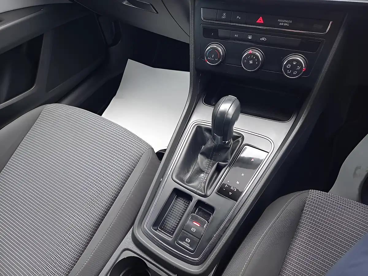 Used 2019 SEAT Leon Se Dynamic [ez] Silver - Interior and Exterior details 17