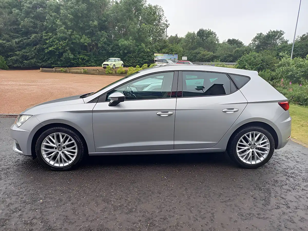 Used 2019 SEAT Leon Se Dynamic [ez] Silver - Interior and Exterior details 4