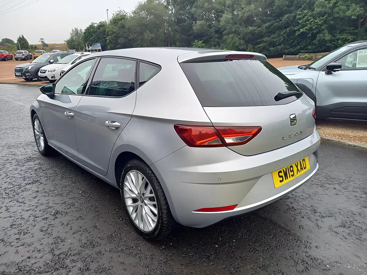 Used 2019 SEAT Leon Se Dynamic [ez] Silver - Interior and Exterior details 5