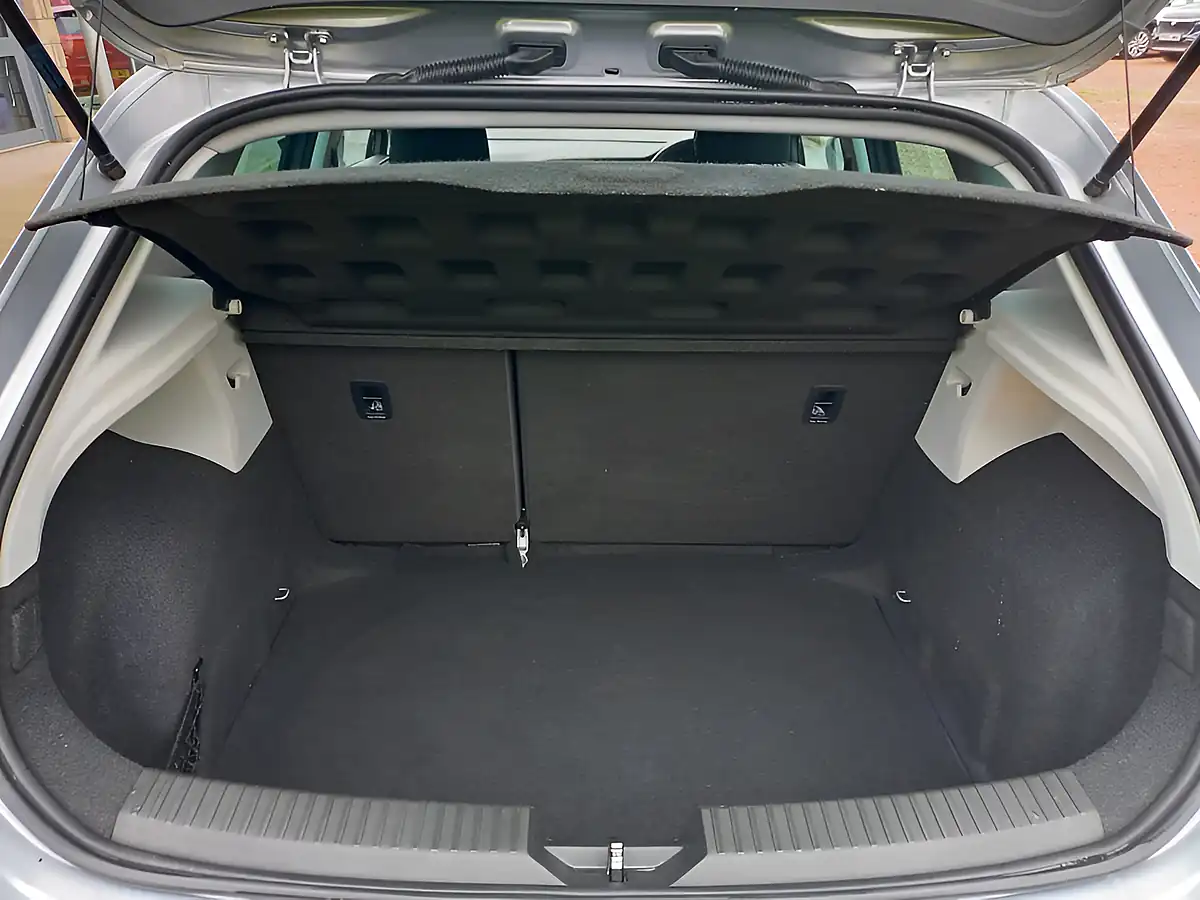 Used 2019 SEAT Leon Se Dynamic [ez] Silver - Interior and Exterior details 7