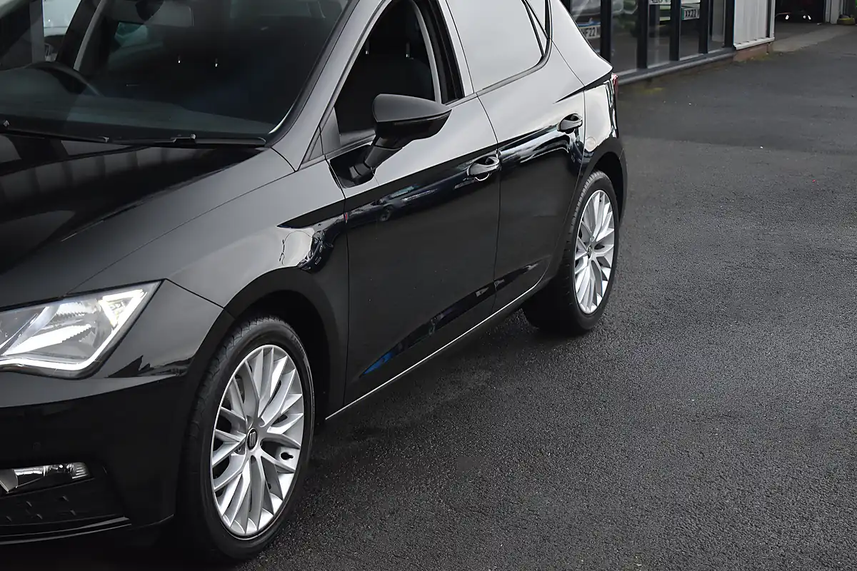 Used 2019 SEAT Leon Se Dynamic Midnight Black - Interior and Exterior details 11