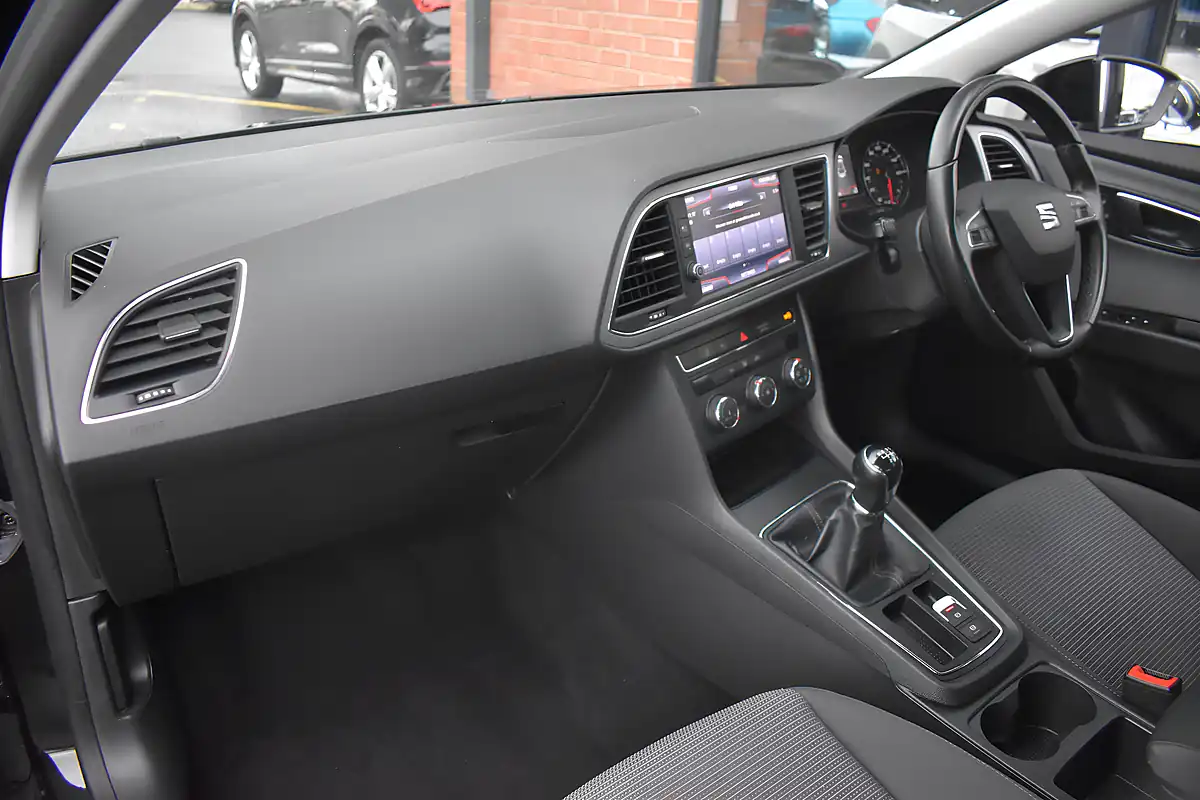Used 2019 SEAT Leon Se Dynamic Midnight Black - Interior and Exterior details 13