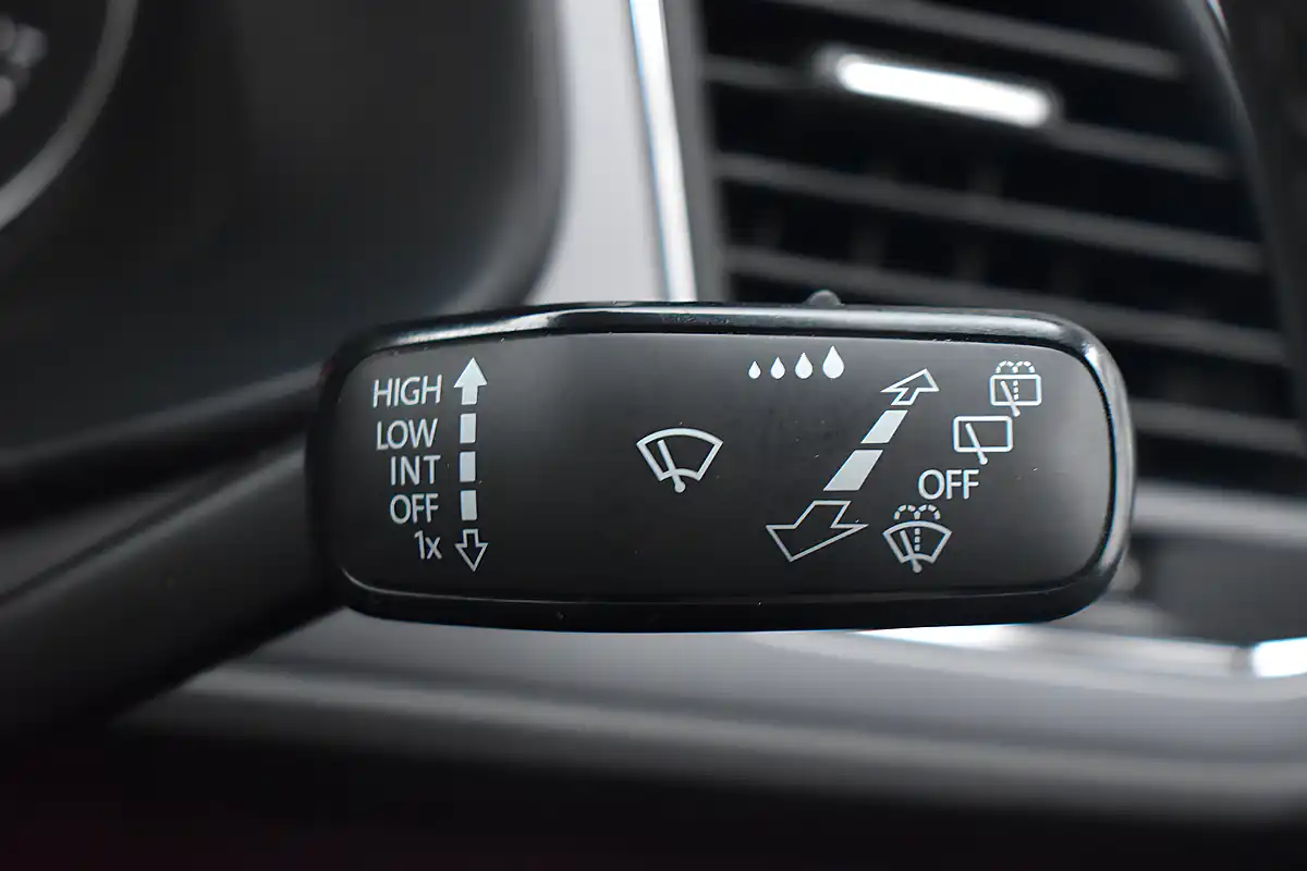 Used 2019 SEAT Leon Se Dynamic Midnight Black - Interior and Exterior details 16