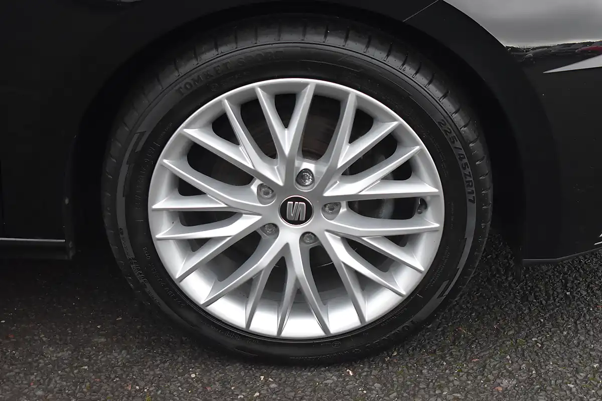 Used 2019 SEAT Leon Se Dynamic Midnight Black - Interior and Exterior details 18