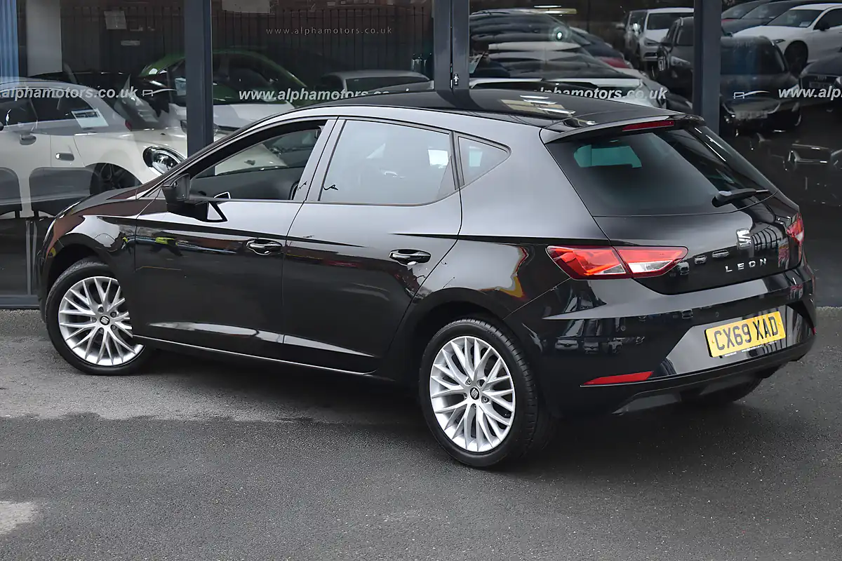 Used 2019 SEAT Leon Se Dynamic Midnight Black - Interior and Exterior details 2