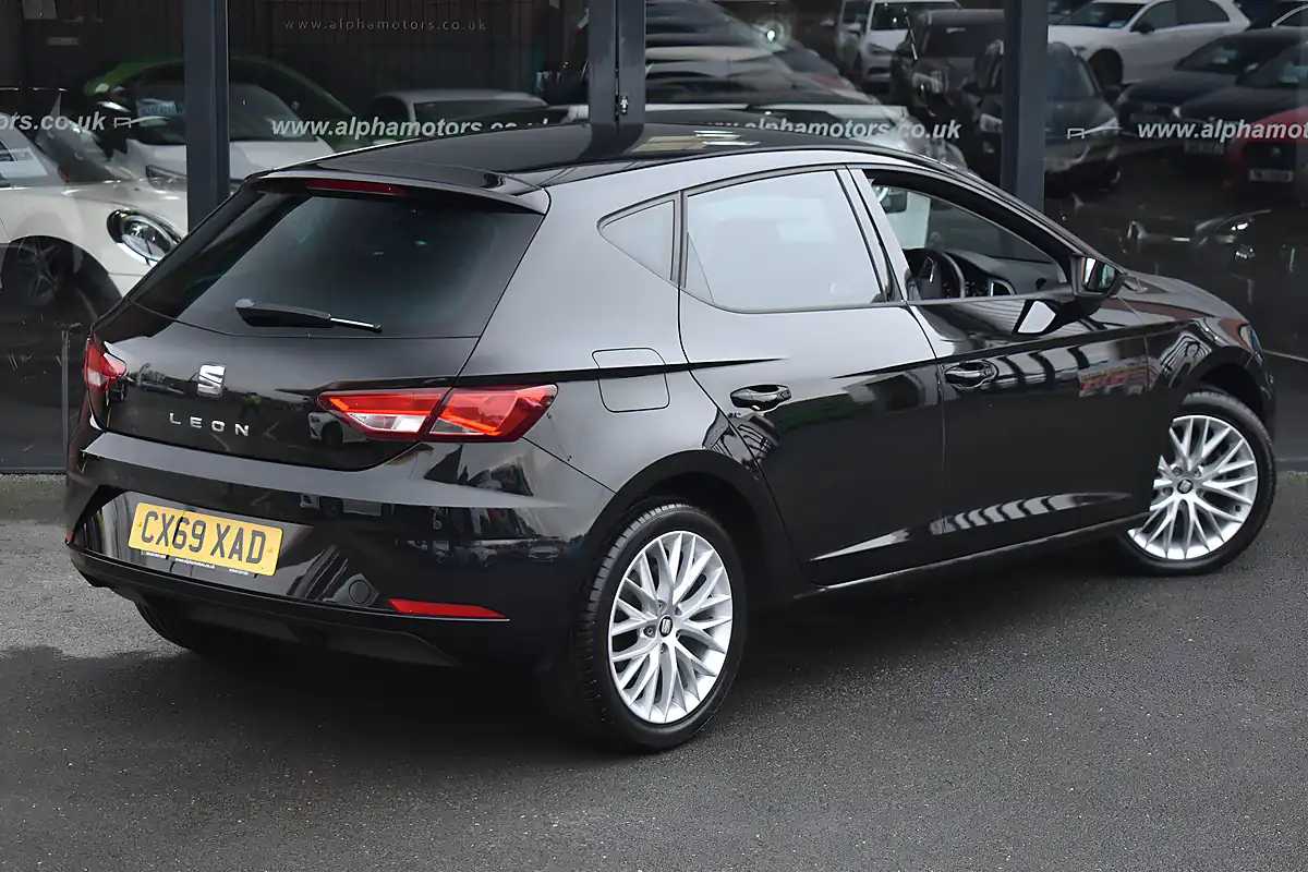 Used 2019 SEAT Leon Se Dynamic Midnight Black - Interior and Exterior details 5
