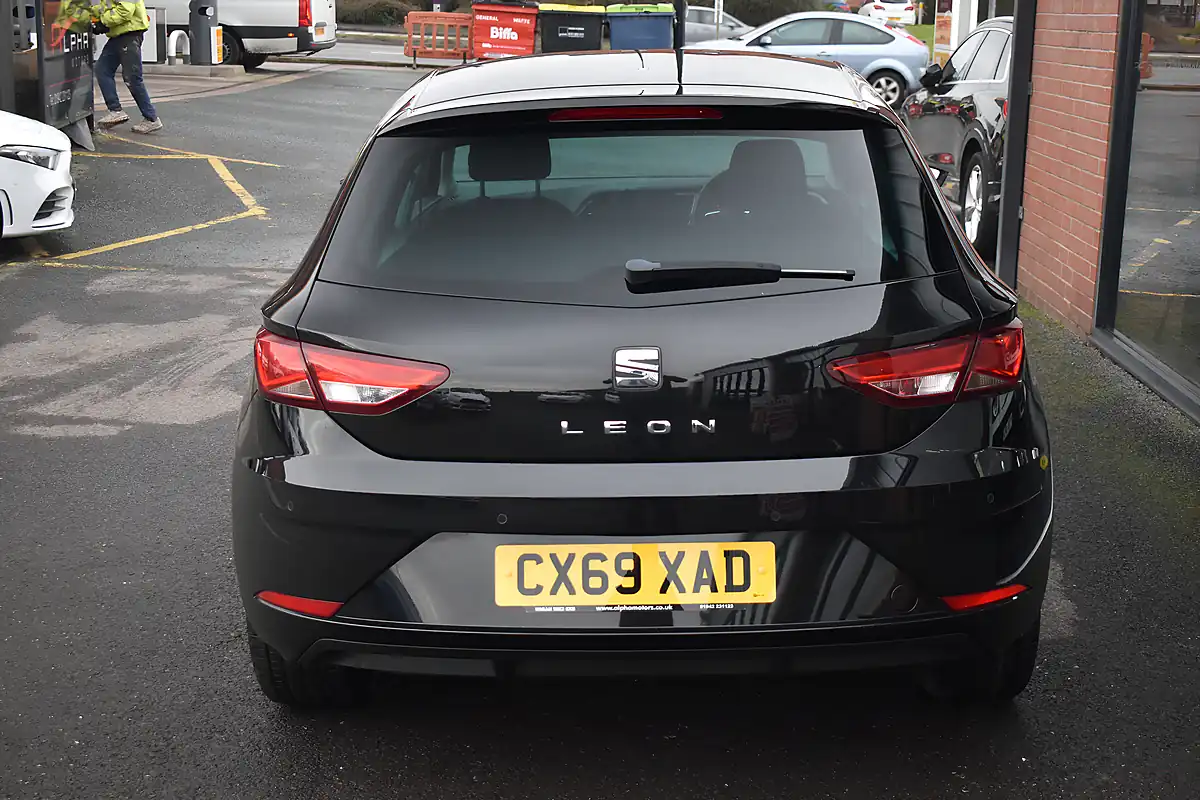 Used 2019 SEAT Leon Se Dynamic Midnight Black - Interior and Exterior details 6