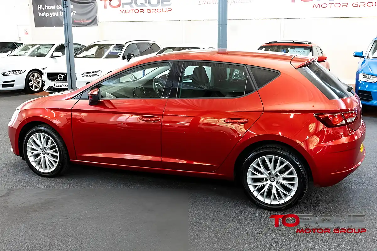Used 2019 SEAT Leon Se Dynamic Red - Interior and Exterior details 14