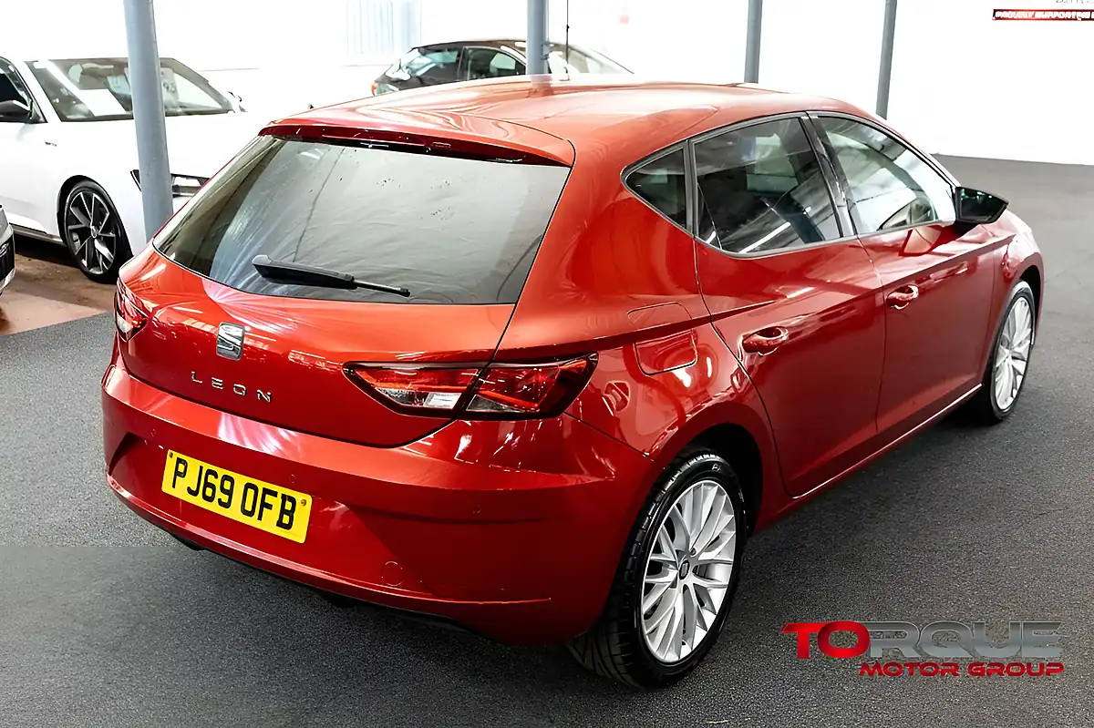 Used 2019 SEAT Leon Se Dynamic Red - Interior and Exterior details 17