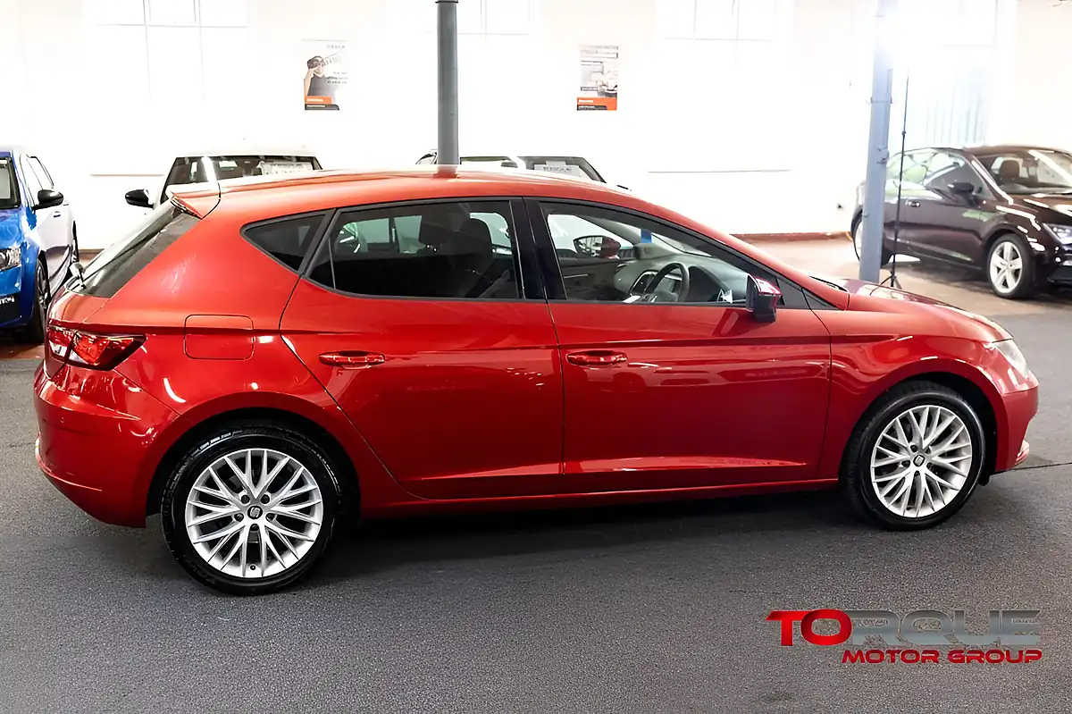 Used 2019 SEAT Leon Se Dynamic Red - Interior and Exterior details 18
