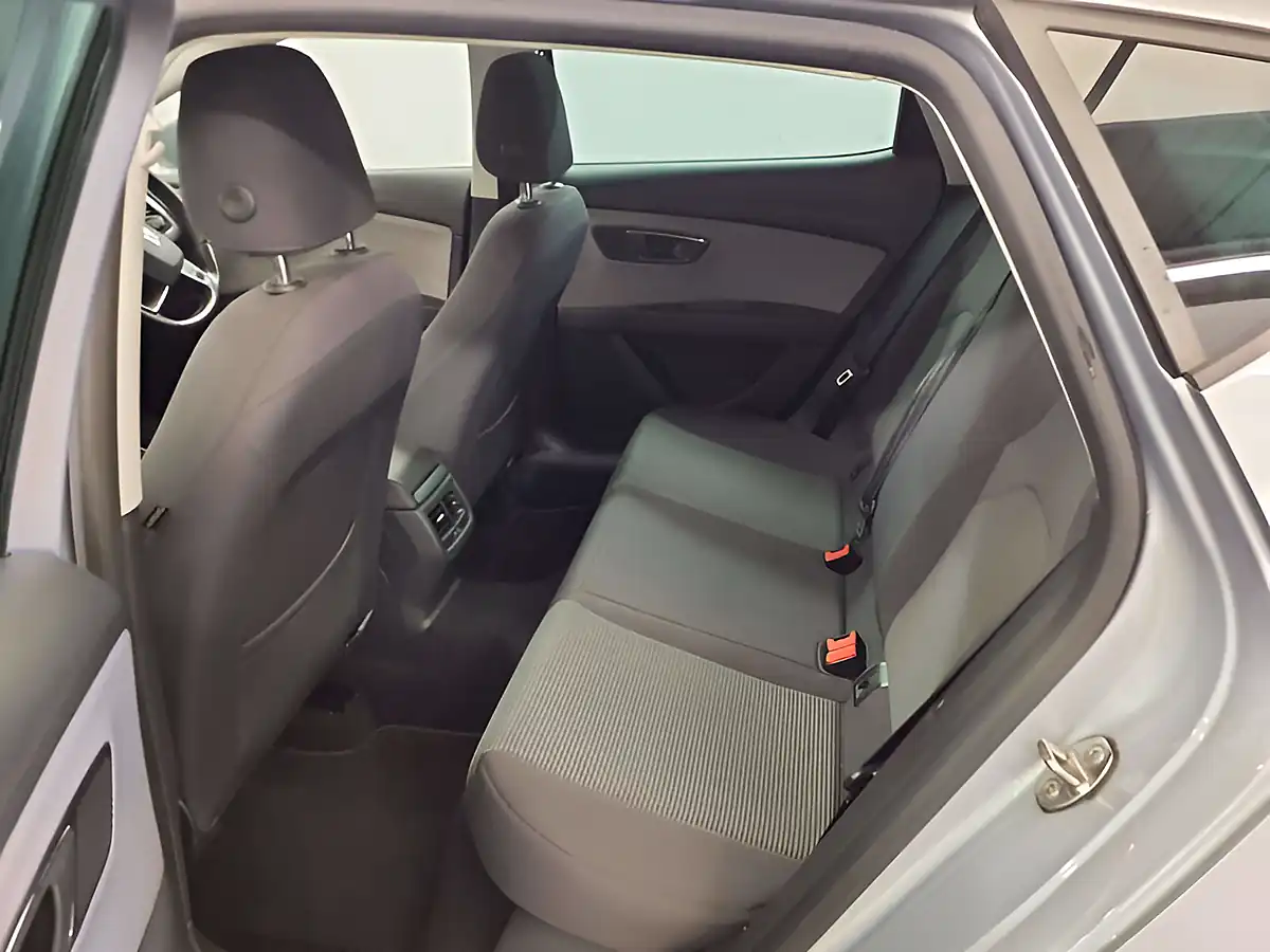 Used 2019 SEAT Leon Se Dynamic Silver - Interior and Exterior details 13
