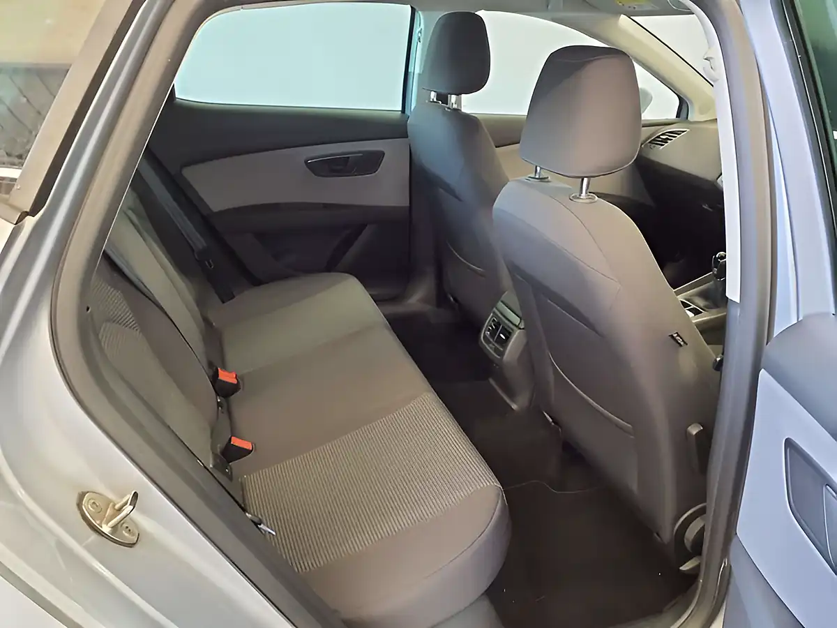 Used 2019 SEAT Leon Se Dynamic Silver - Interior and Exterior details 14