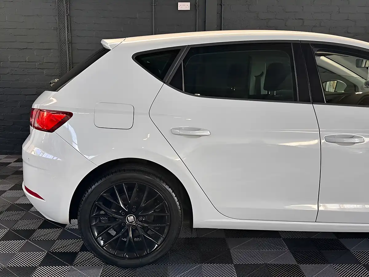 Used 2019 SEAT Leon Se Dynamic White - Interior and Exterior details 10