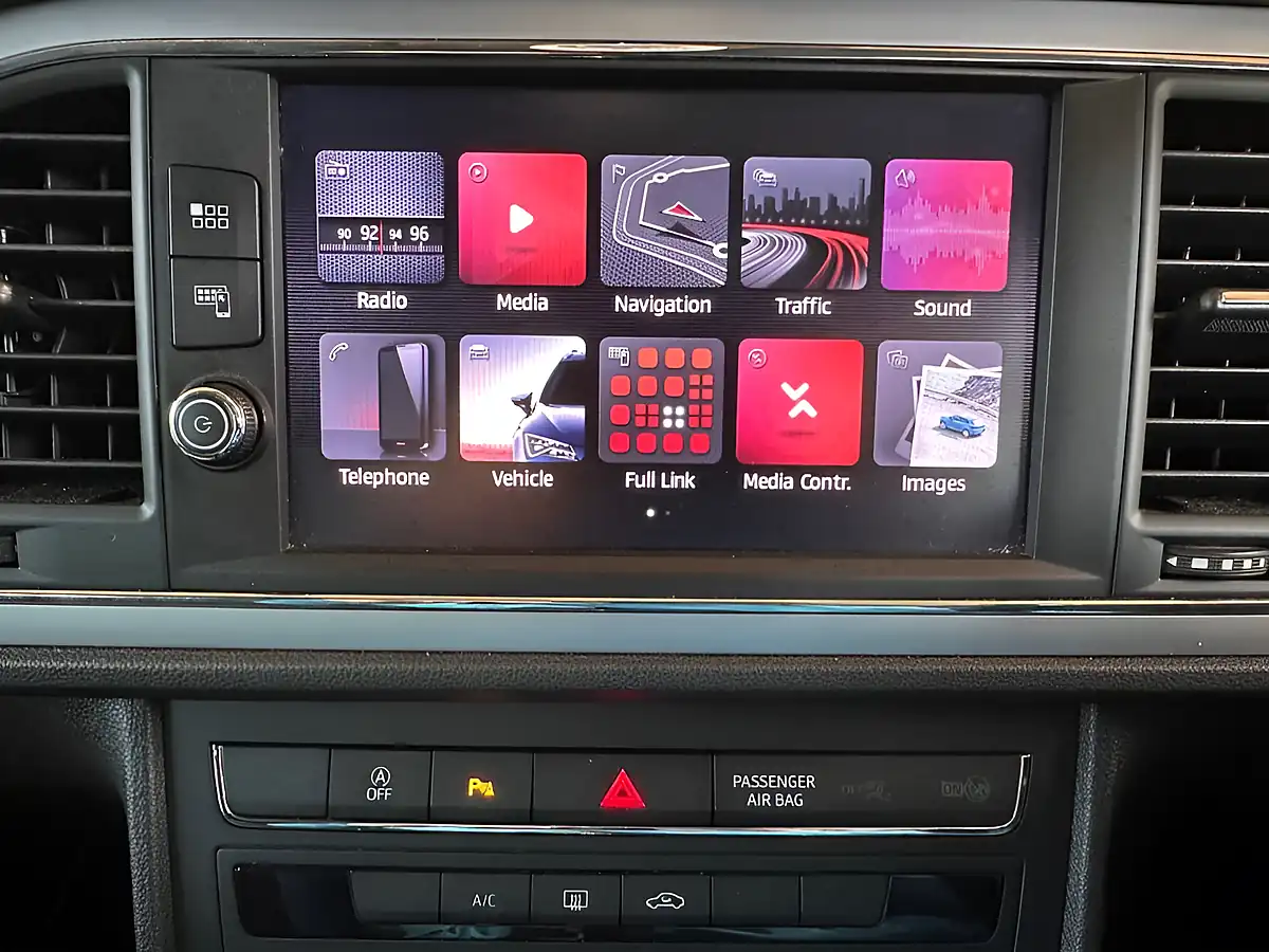 Used 2019 SEAT Leon Se Dynamic White - Interior and Exterior details 18