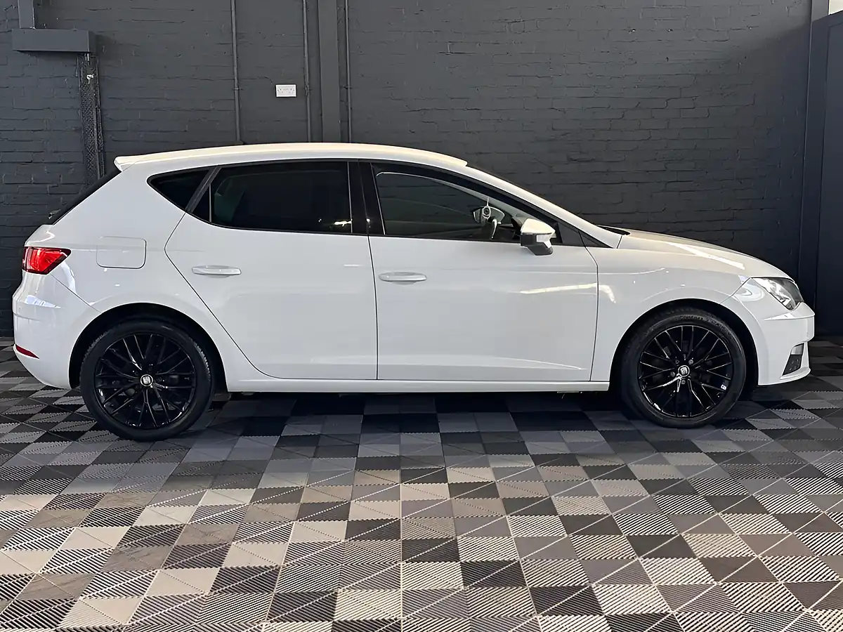 Used 2019 SEAT Leon Se Dynamic White - Interior and Exterior details 3