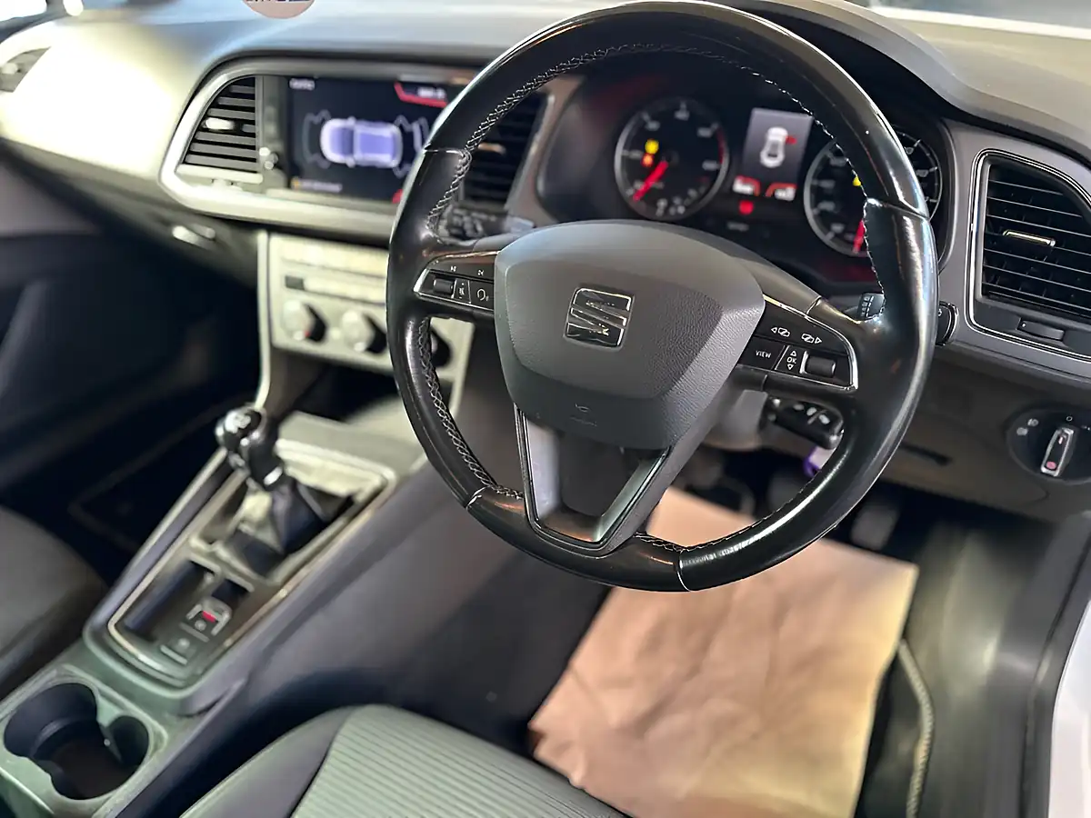 Used 2019 SEAT Leon Se Dynamic White - Interior and Exterior details 4