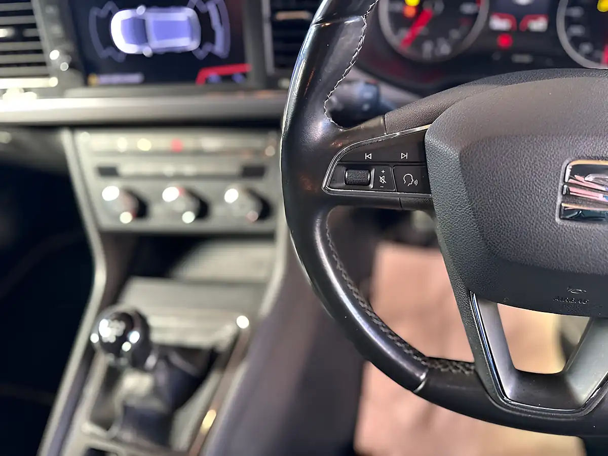 Used 2019 SEAT Leon Se Dynamic White - Interior and Exterior details 5