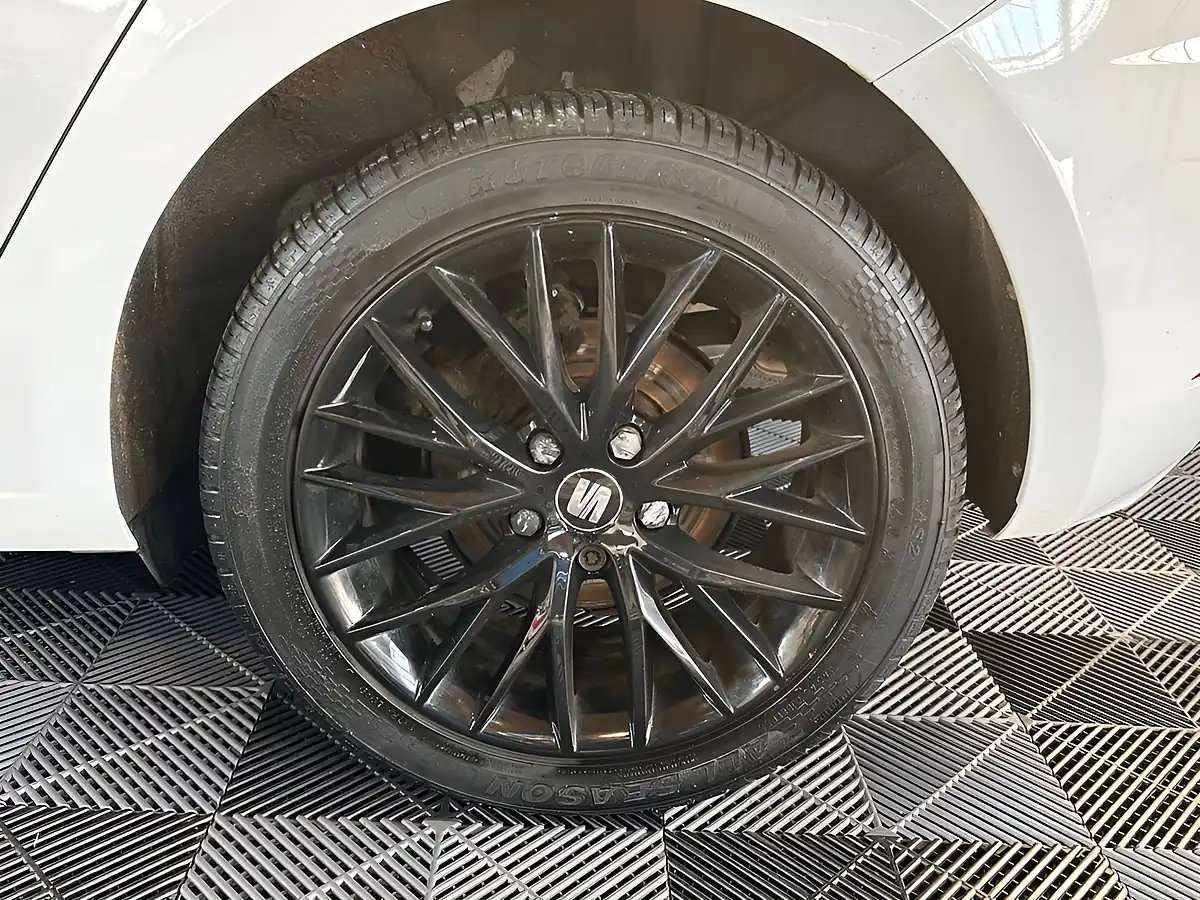 Used 2019 SEAT Leon Se Dynamic White - Interior and Exterior details 6