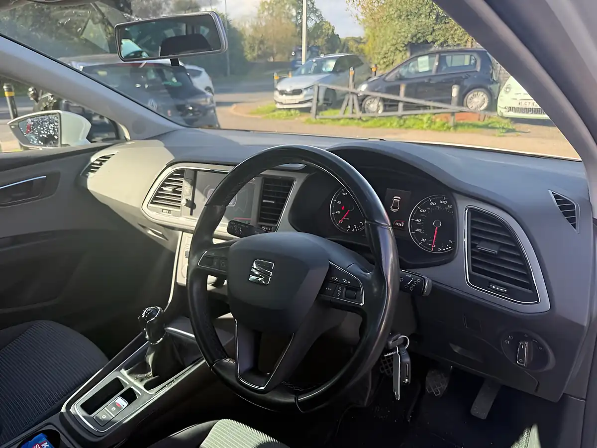 Used 2019 SEAT Leon Se Dynamic White - Interior and Exterior details 11