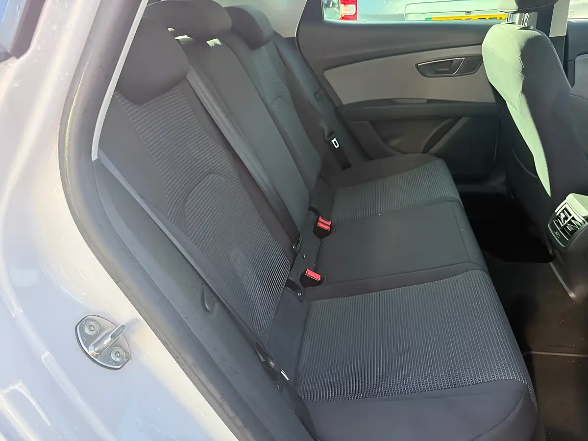 Used 2019 SEAT Leon Se Dynamic White - Interior and Exterior details 12