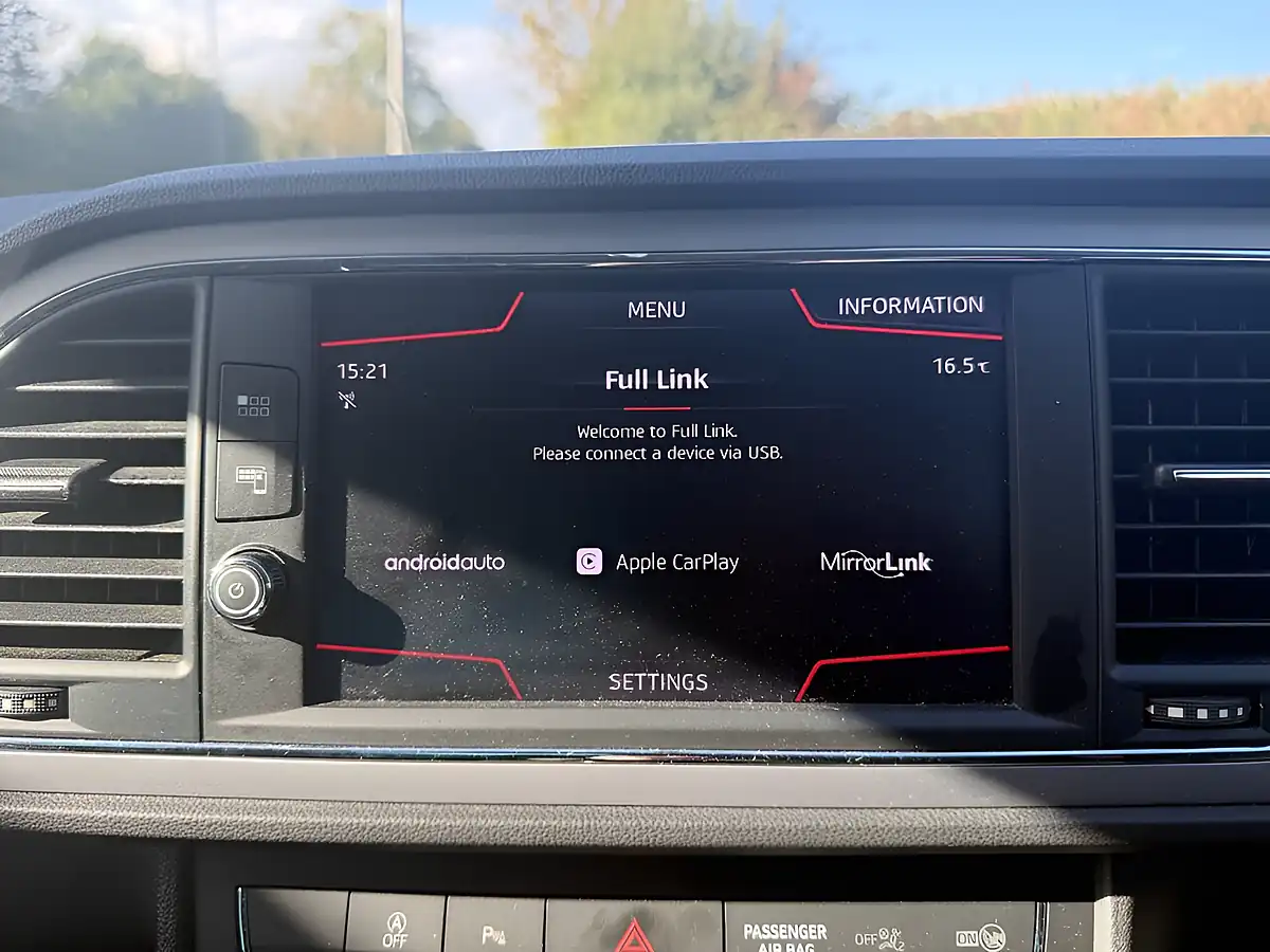 Used 2019 SEAT Leon Se Dynamic White - Interior and Exterior details 3