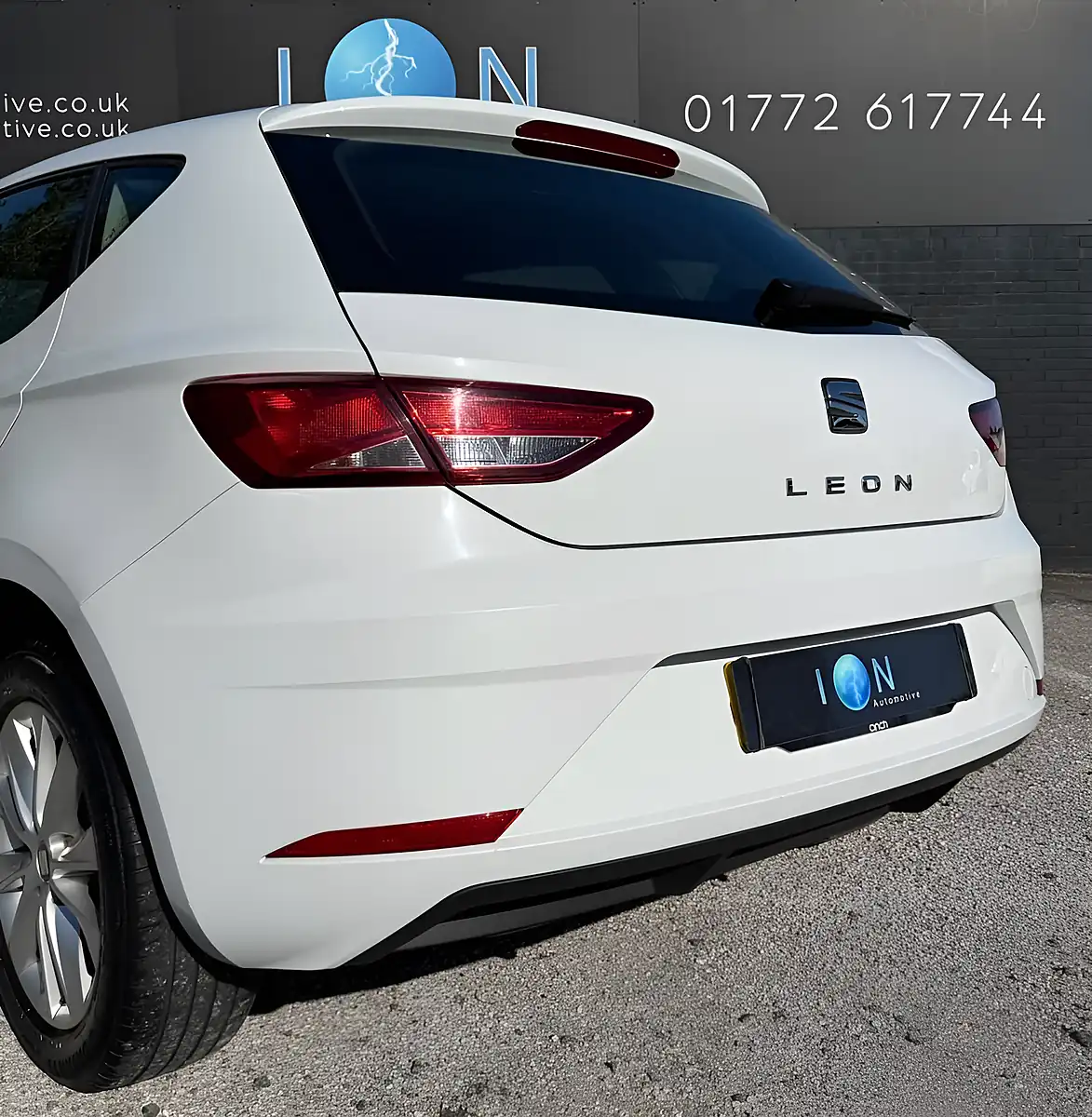Used 2019 SEAT Leon Se Nevada White Met - Interior and Exterior details 11