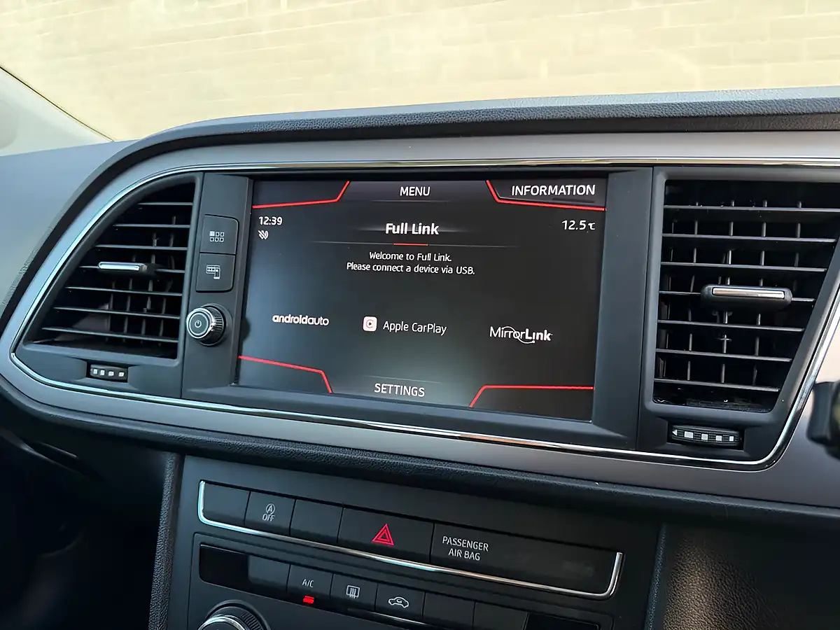 Used 2019 SEAT Leon Se Nevada White Met - Interior and Exterior details 12