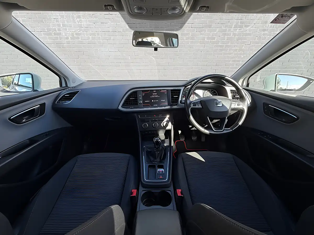 Used 2019 SEAT Leon Se Nevada White Met - Interior and Exterior details 13