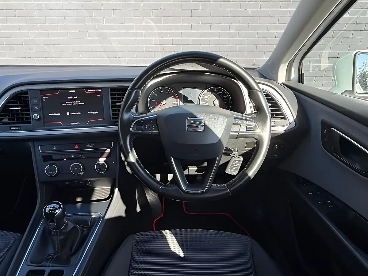 Used 2019 SEAT Leon Se Nevada White Met - Interior and Exterior details 15