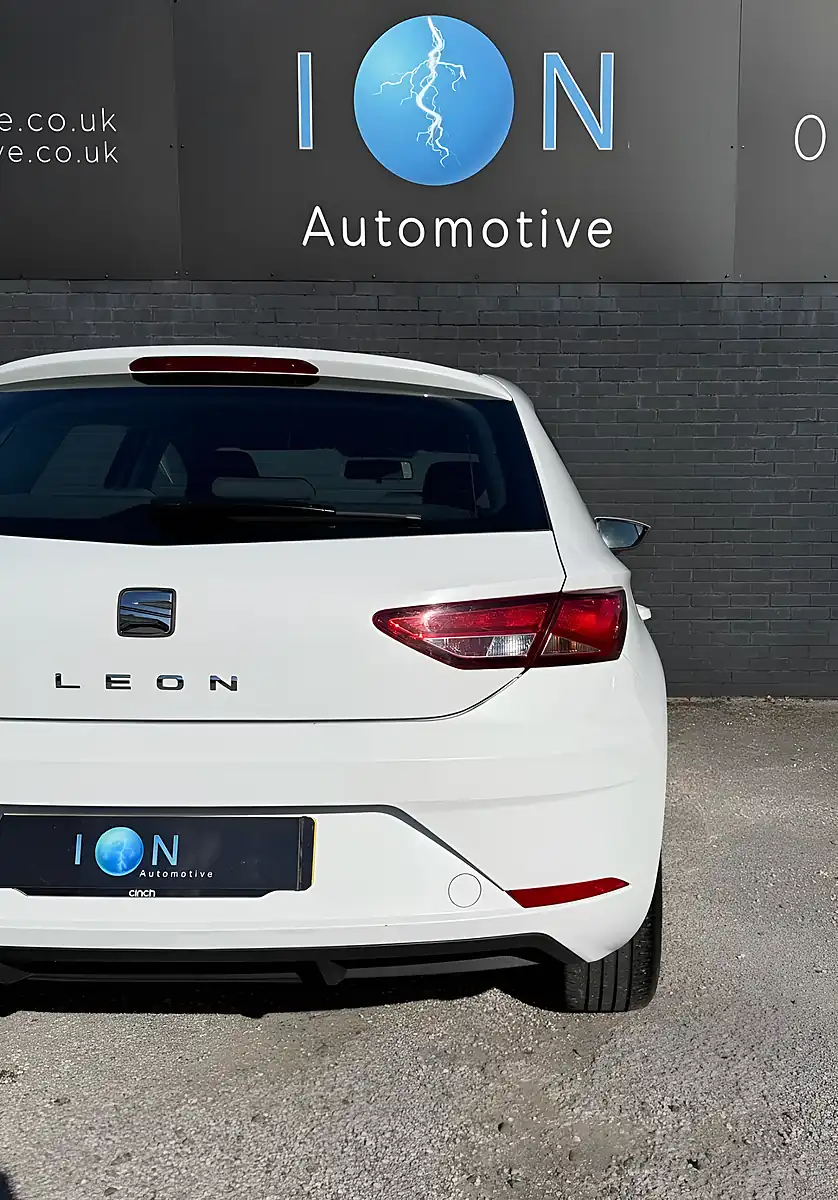 Used 2019 SEAT Leon Se Nevada White Met - Interior and Exterior details 5