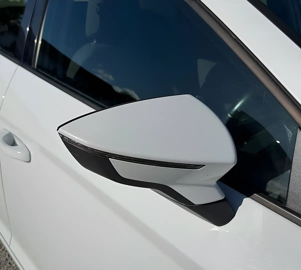 Used 2019 SEAT Leon Se Nevada White Met - Interior and Exterior details 6