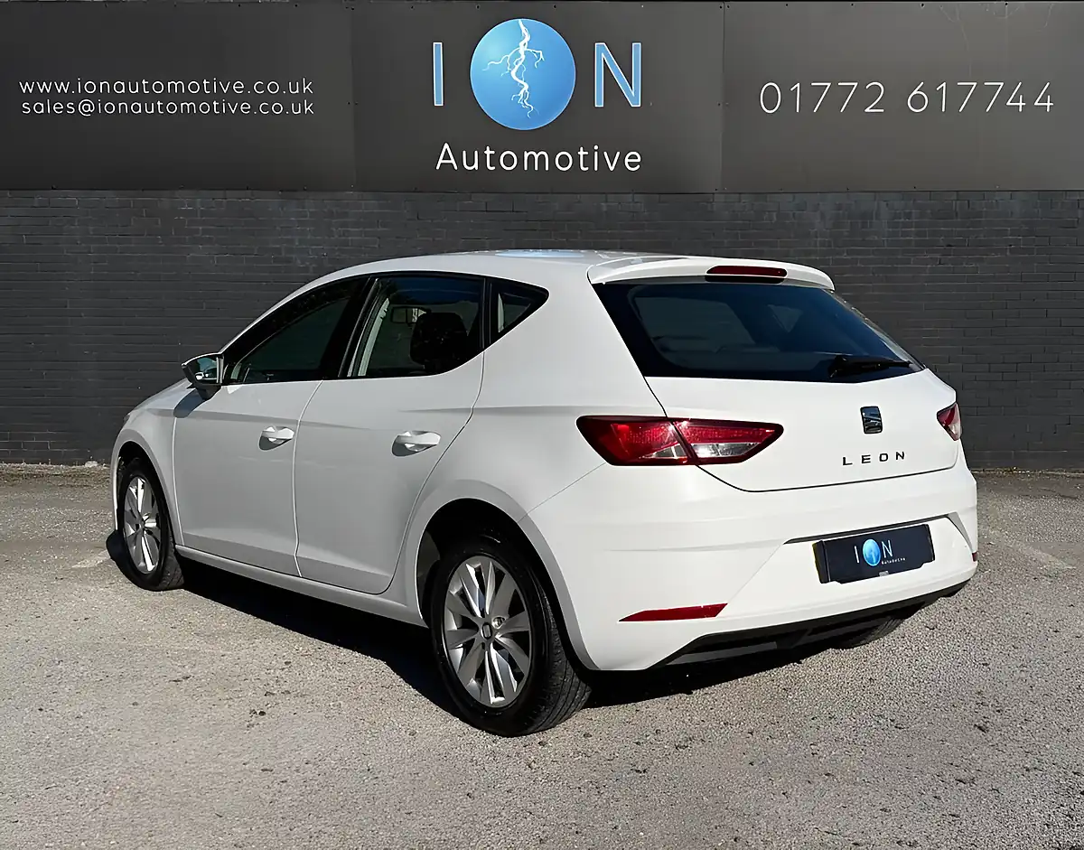 Used 2019 SEAT Leon Se Nevada White Met - Interior and Exterior details 8