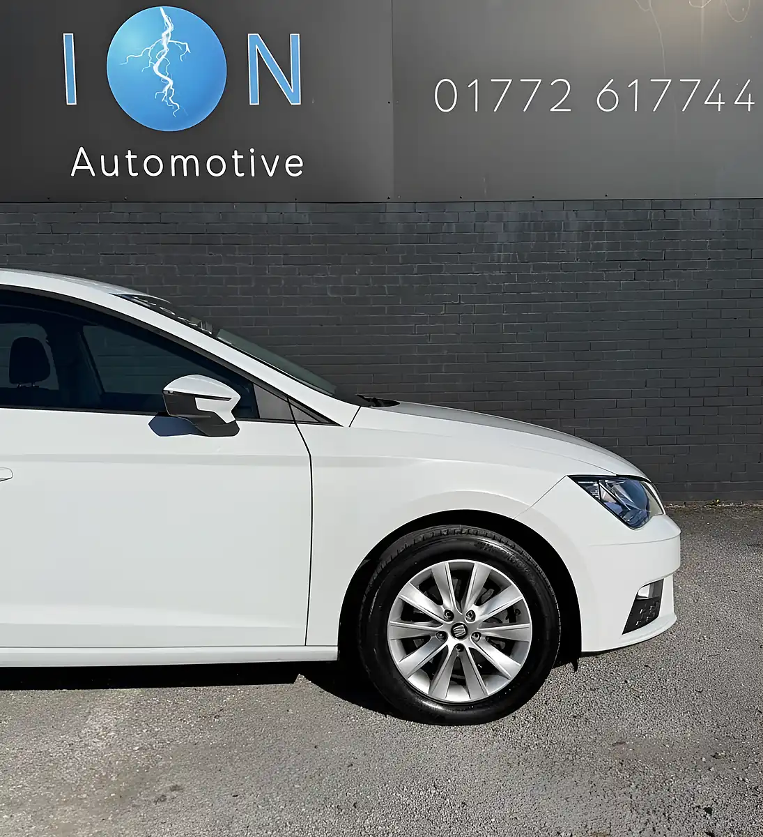 Used 2019 SEAT Leon Se Nevada White Met - Interior and Exterior details 9