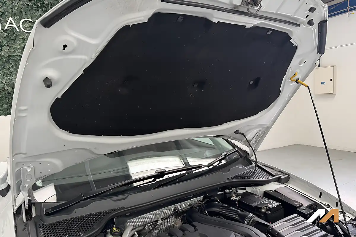Used 2019 SEAT Leon Se White - Interior and Exterior details 12