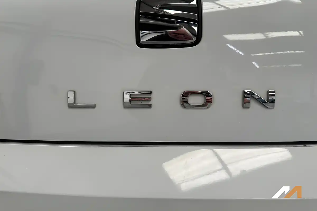 Used 2019 SEAT Leon Se White - Interior and Exterior details 20