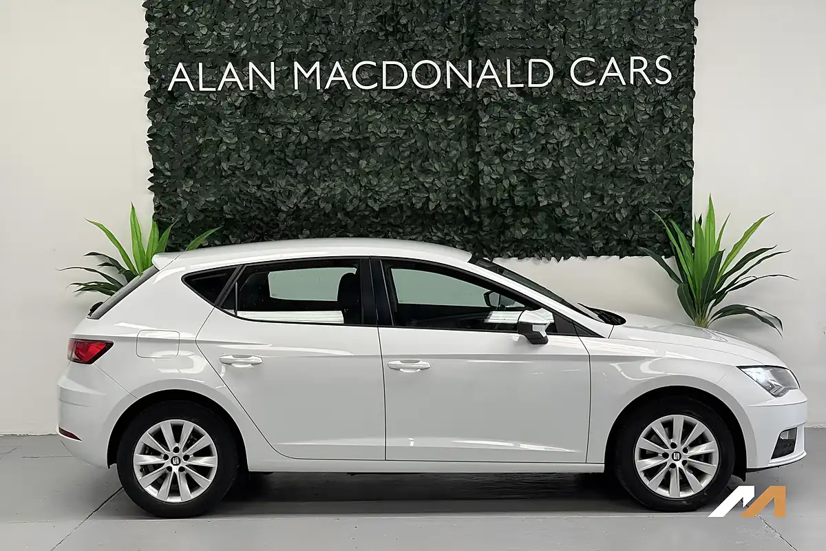 Used 2019 SEAT Leon Se White - Interior and Exterior details 3