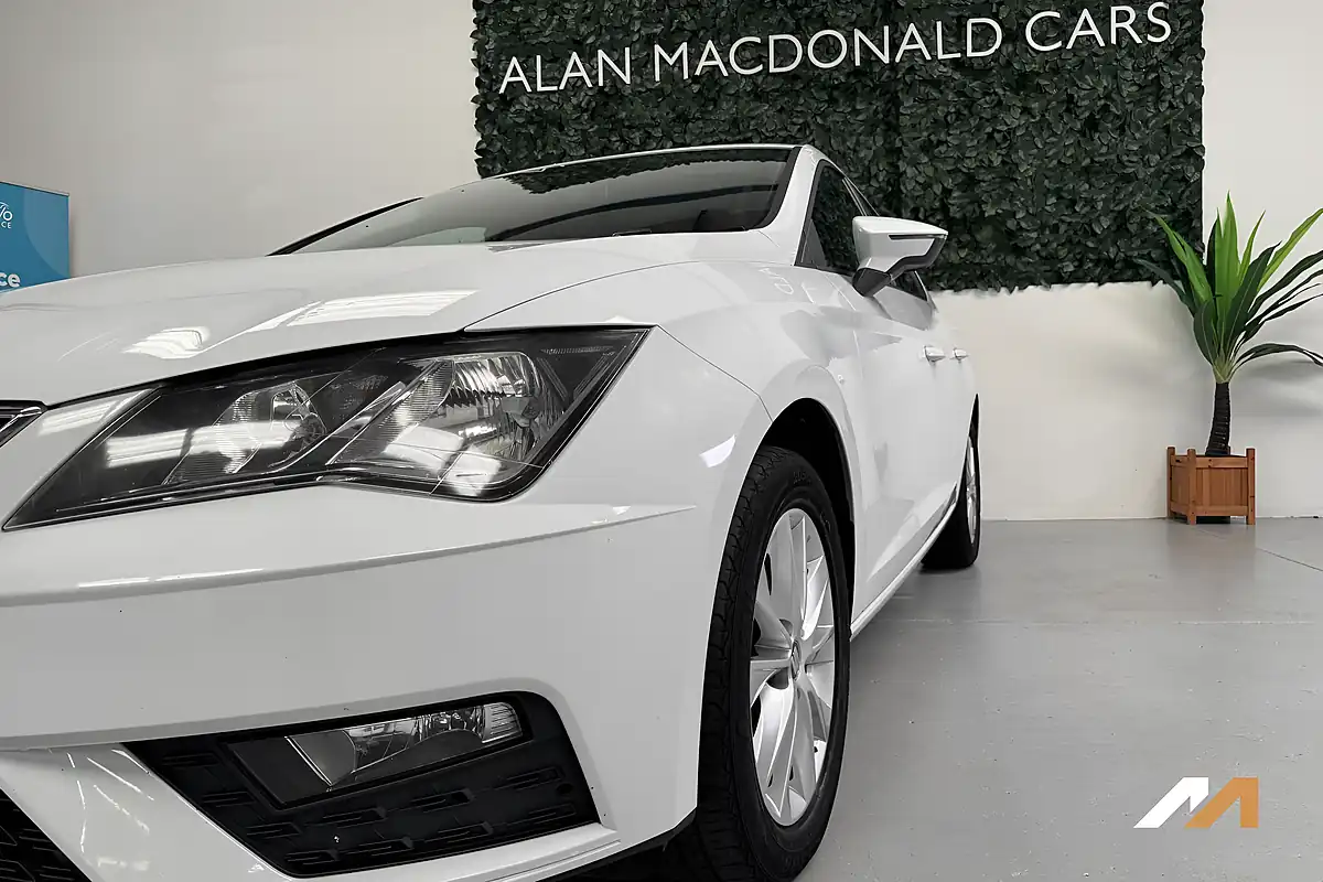 Used 2019 SEAT Leon Se White - Interior and Exterior details 7