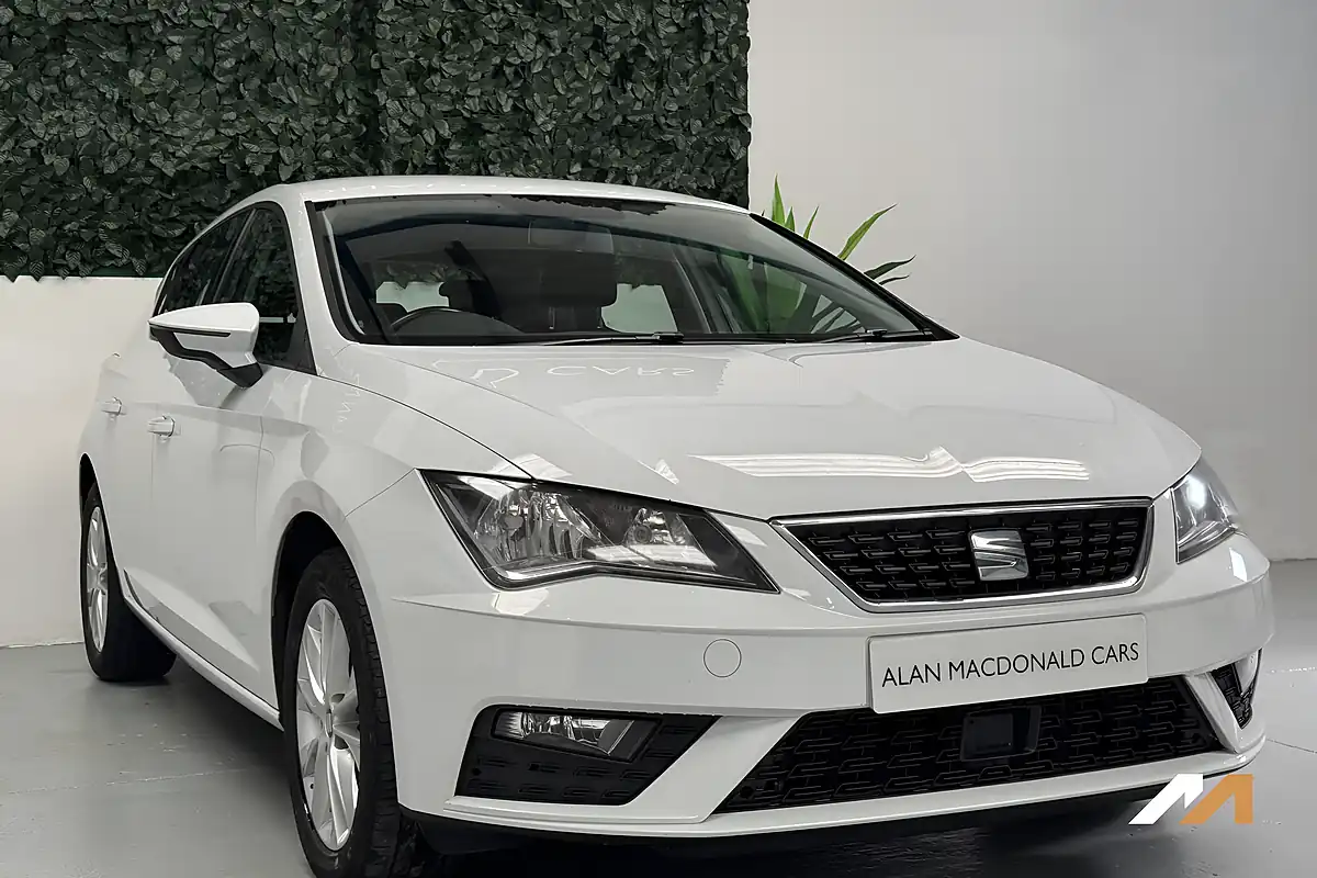 Used 2019 SEAT Leon Se White - Interior and Exterior details 8