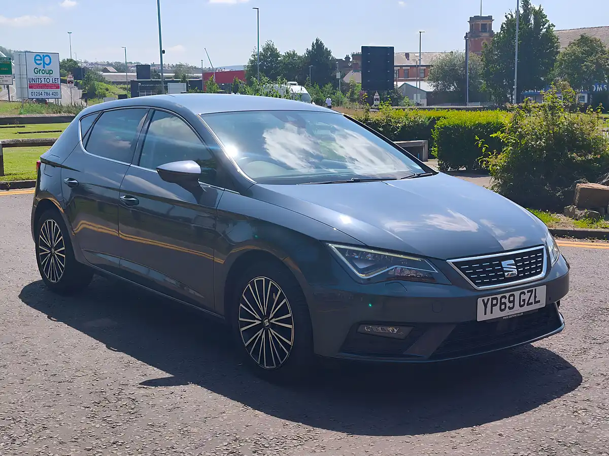 Used 2019 SEAT Leon Xcellence Lux Grey - Interior and Exterior details 3