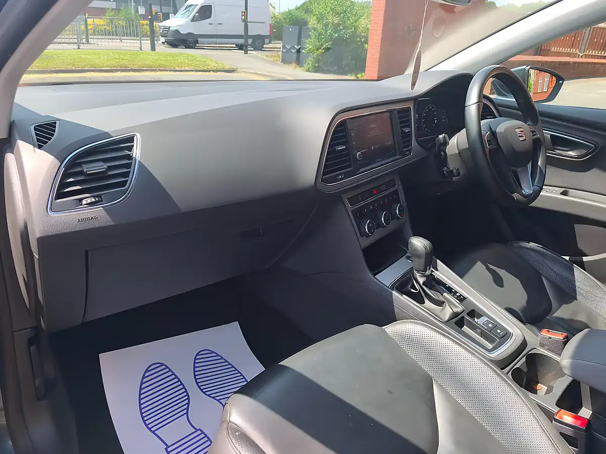 Used 2019 SEAT Leon Xcellence Lux Grey - Interior and Exterior details 8